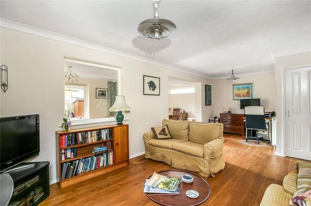 4 bedroom detached house to rent - Photo 1