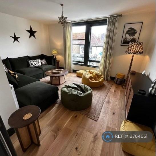 4 bedroom semi-detached house to rent - Photo 1