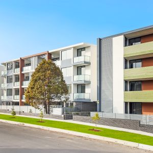 Modern two bedroom unit - 20% below market rent - Photo 2