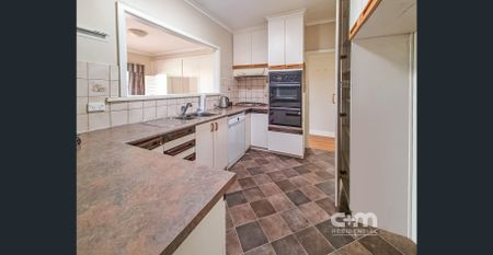 An original Oak Park family home - Photo 4