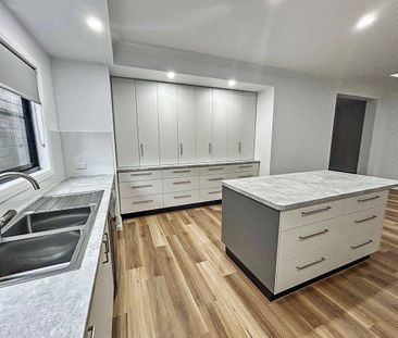 CENTRALLY LOCATED SPACIOUS FAMILY HOME - Photo 2