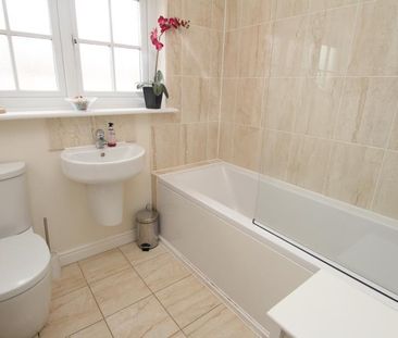 3 bedroom semi-detached house to rent - Photo 5