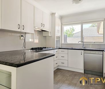 Low Maintenance 3-Bedroom House in Prime Burwood Location - Photo 6