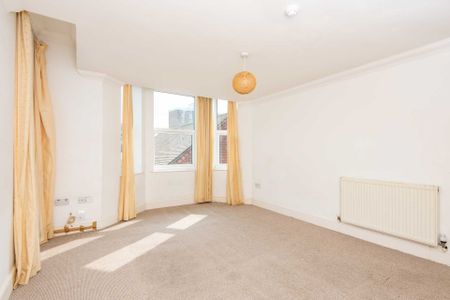 Traslyn Court, 15a Selden Road - Photo 5