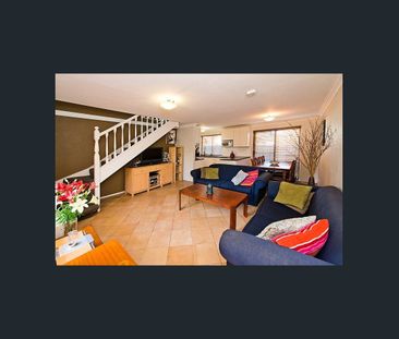 STYLISH TOWNHOUSE IN TOP LOCATION - Photo 5