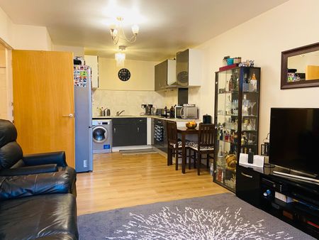 1 Bed Flat, Victoria Road, W3 - Photo 2