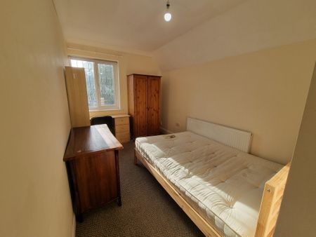 6 Bed Student Accommodation - Photo 5