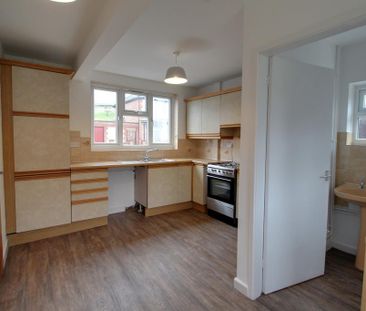2 bedroom semi-detached house to rent - Photo 5