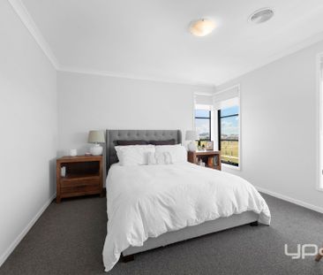 STUNNING FAMILY RESIDENCE OF GRAND PROPORTIONS - Photo 2