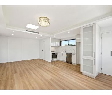 Ultra Modern, Centrally Located, Sun Filled, Designer Luxury Two Be... - Photo 3