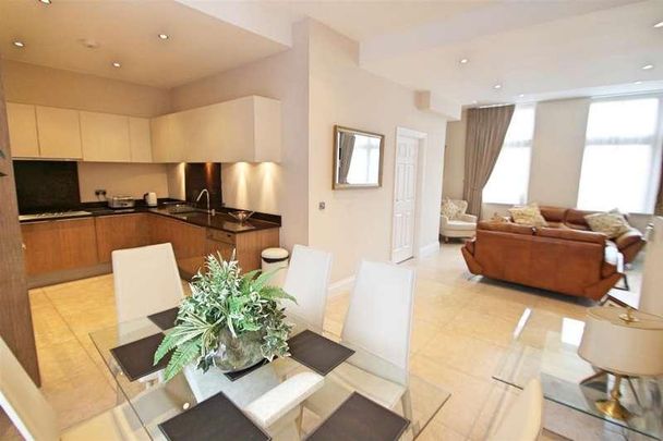 Royal Connaught Drive, Bushey, WD23 - Photo 1