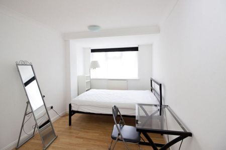 6 Double Bedroom Student House – Surbiton (Cranes Park Avenue) - Photo 3