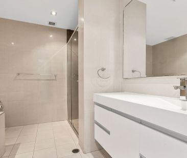 Oversized CBD Apartment - Photo 5