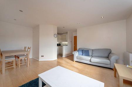 2 bedroom flat to rent - Photo 2