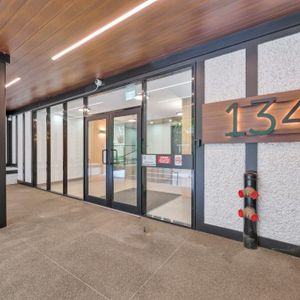 Barclay Towers - Photo 2