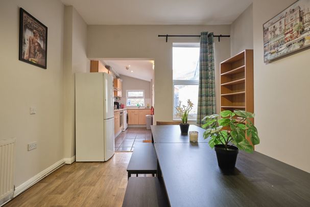 4 Bed Terraced House, Hartley Road, NG7 - Photo 1