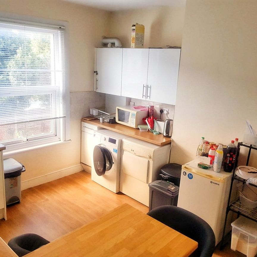 Room in a Shared House, Solway, N22 - Photo 1