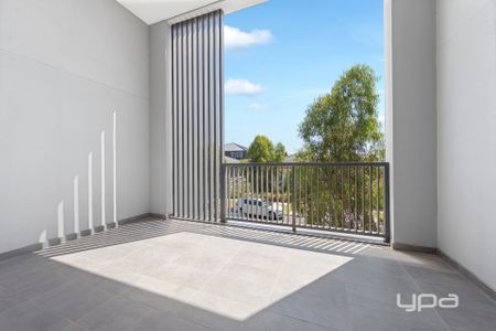 STUNNING 3 BEDROOM FAMILY HOME - Photo 3