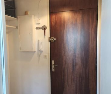 Appartement T1 meublé au 3ème étage d'une résidence, parking et cave - Photo 3