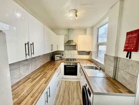 Room 1, Stanley Road, Property for rent - Photo 4