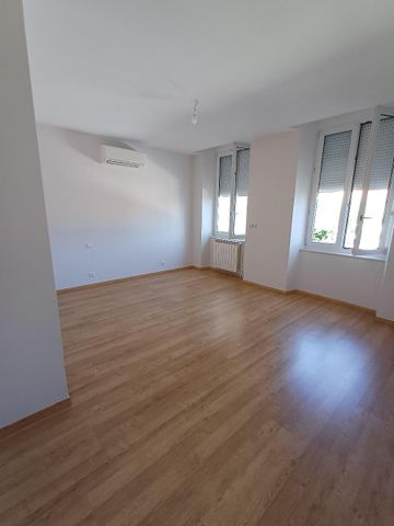 Location Appartement 4 pièces 113m² MILLAU 12100 - Photo 2