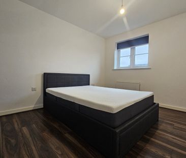 Tame Close - Photo 4