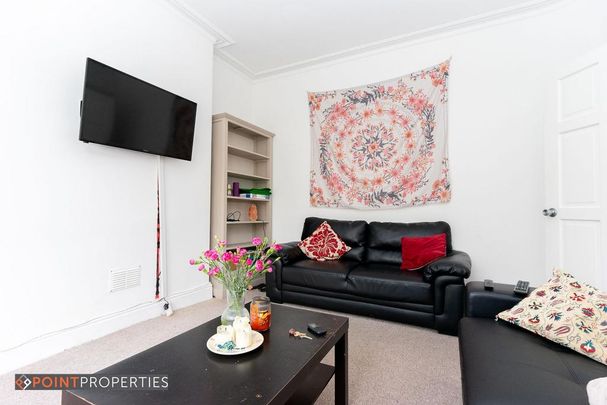 4 bedroom terraced house to rent - Photo 1