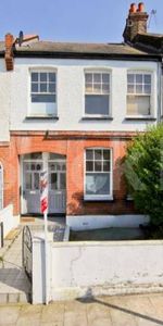 Bright & airy two bedroomed period conversion with charming patio garden - Photo 3