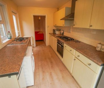 To Rent Canford Road, Wallisdown, Bournemouth, BH11 £1,550 pcm Tena... - Photo 6