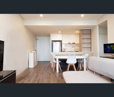 Spacious 2 Bedroom Unit - Great Location! - Photo 2
