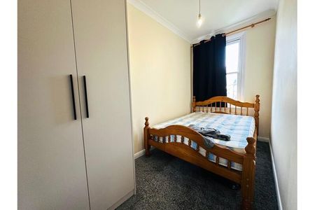 3 bedroom maisonette to rent - Photo 3