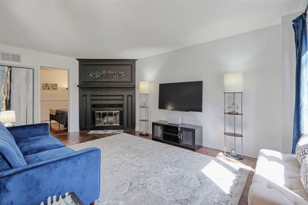 For Lease - 236 Mccaffrey Road, Newmarket, Ontario - Photo 4