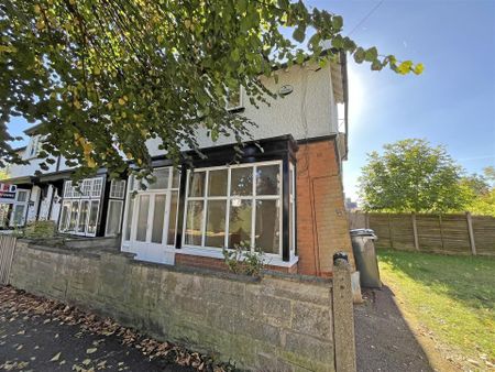 2 bedroom Semi-detached house to rent - Photo 3