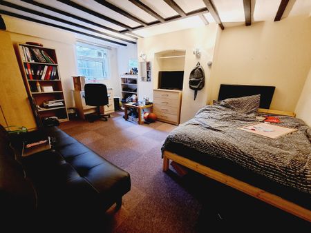 8 Bed Student Accommodation - Photo 5