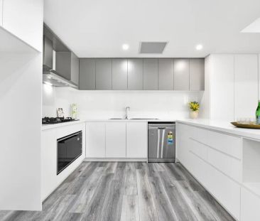 “Spacious Ground Floor Apartment - Large 3 Bedroom Layout” - Photo 5