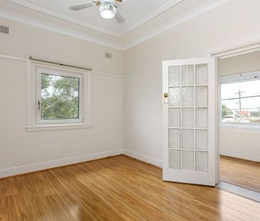 2 Bedroom unit with sunroom - Photo 1