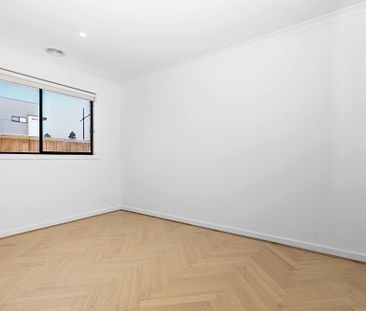 7 Valiant Street, Deanside VIC 3336 - Photo 2