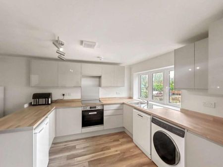 3 bedroom house of multiple occupation to rent - Photo 5