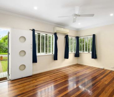 Charming Family Home with Spacious Backyard in Yeronga - Photo 4