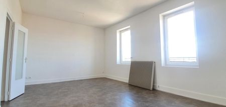 Location Appartement 80m² RIORGES 42153 - Photo 2