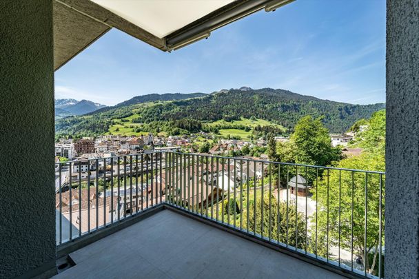 "Living in a beautiful central location" - Photo 1