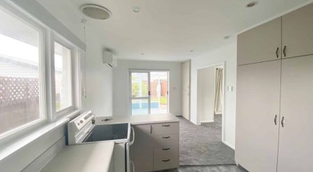 NORTHCOTE: 3 BEDROOMS, 1 BATHROOM, HEATPUMP, DOUBLE GARAGE - Photo 5