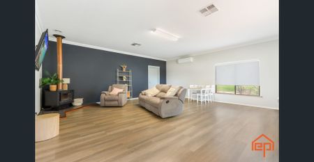 2 Bedroom Fully Furnished Attached Duplex – Utilities & Internet Included - Photo 3