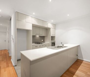 Spacious Townhouse Style with 2 Courtyards. - Photo 4