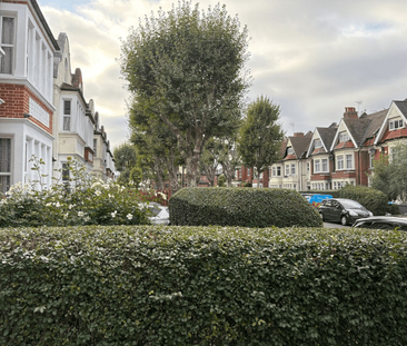 Blenheim Gardens, London, NW2 - Photo 6