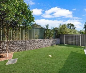 Stylish 3 Bedroom Townhouse in Glenmore Park - Photo 6