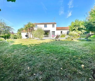 AIGREFEUILLE Maison 7 pièces 165 m2 avec piscine - Photo 1
