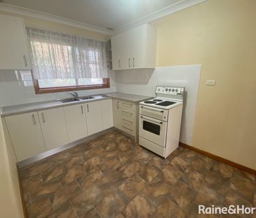 Cozy Two-Bedroom Unit in Farmborough Heights - Photo 2