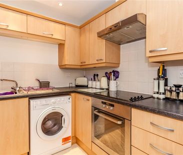 A spacious and well presented two bedroom upper floor apartment sit... - Photo 6