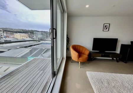 Two Bedroom Central City Apartment - Photo 3